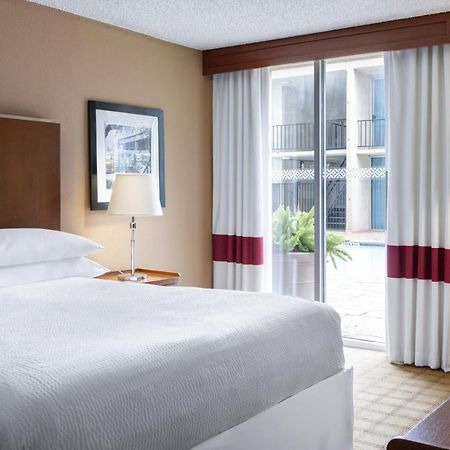 Four Points By Sheraton Houston Citycentre Екстериор снимка